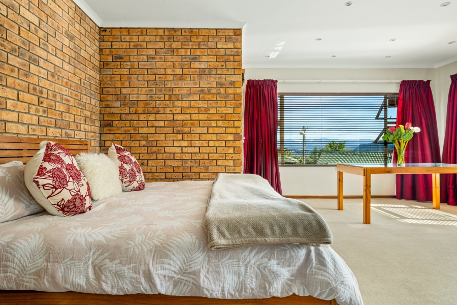6 Bedroom Property for Sale in The Village Western Cape
